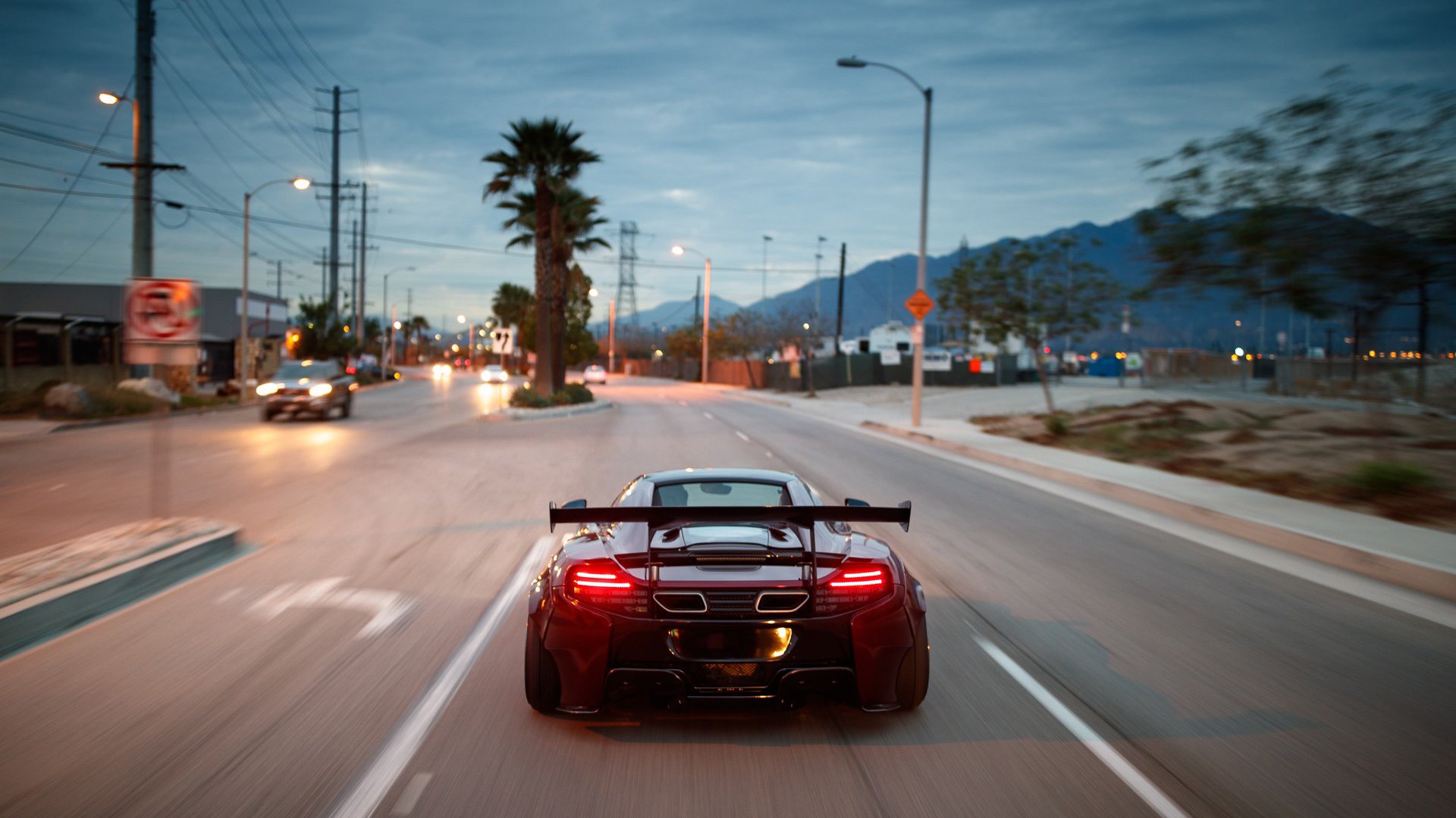 当所有目光都投向星空时,有人在泥土中种花,欧冠半决赛之夜与范弗利特的沉默扛鼎