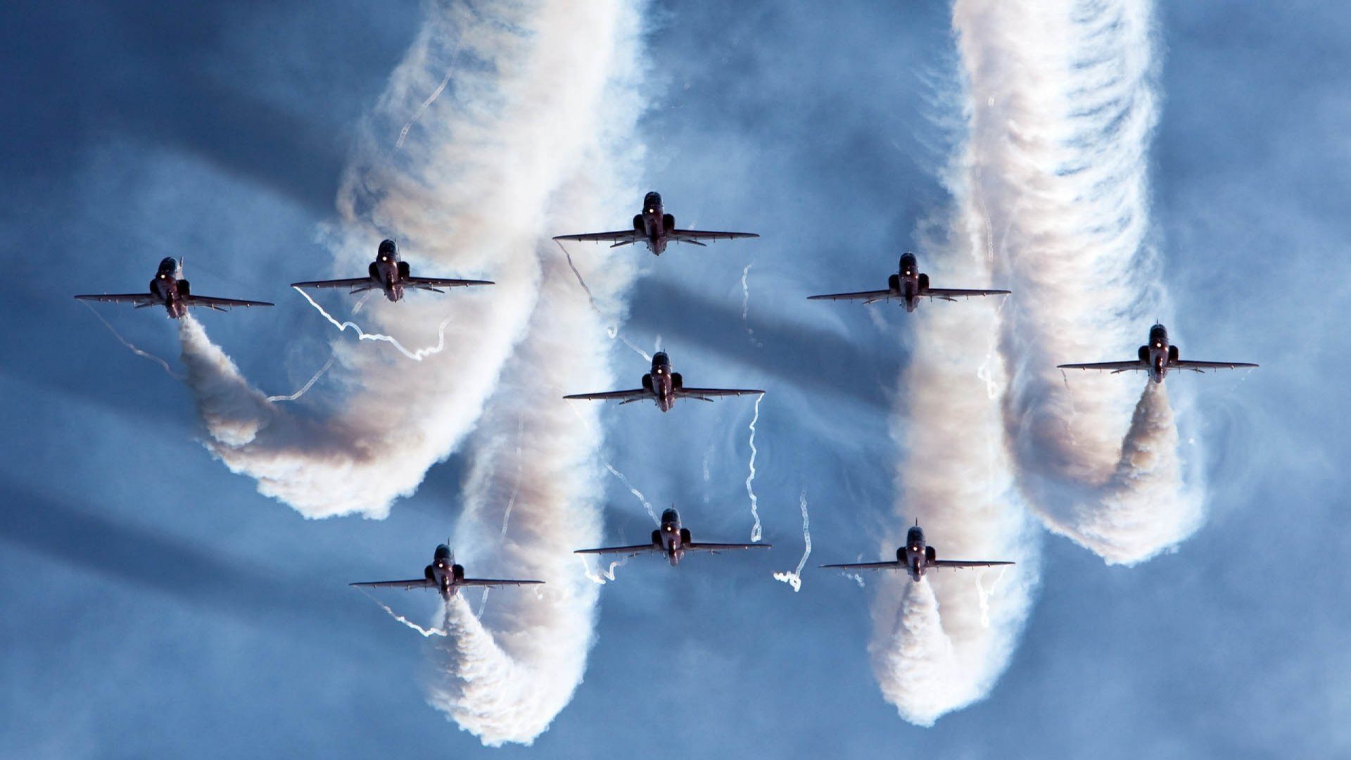 油门与绿茵,两种赛道的终极竞速