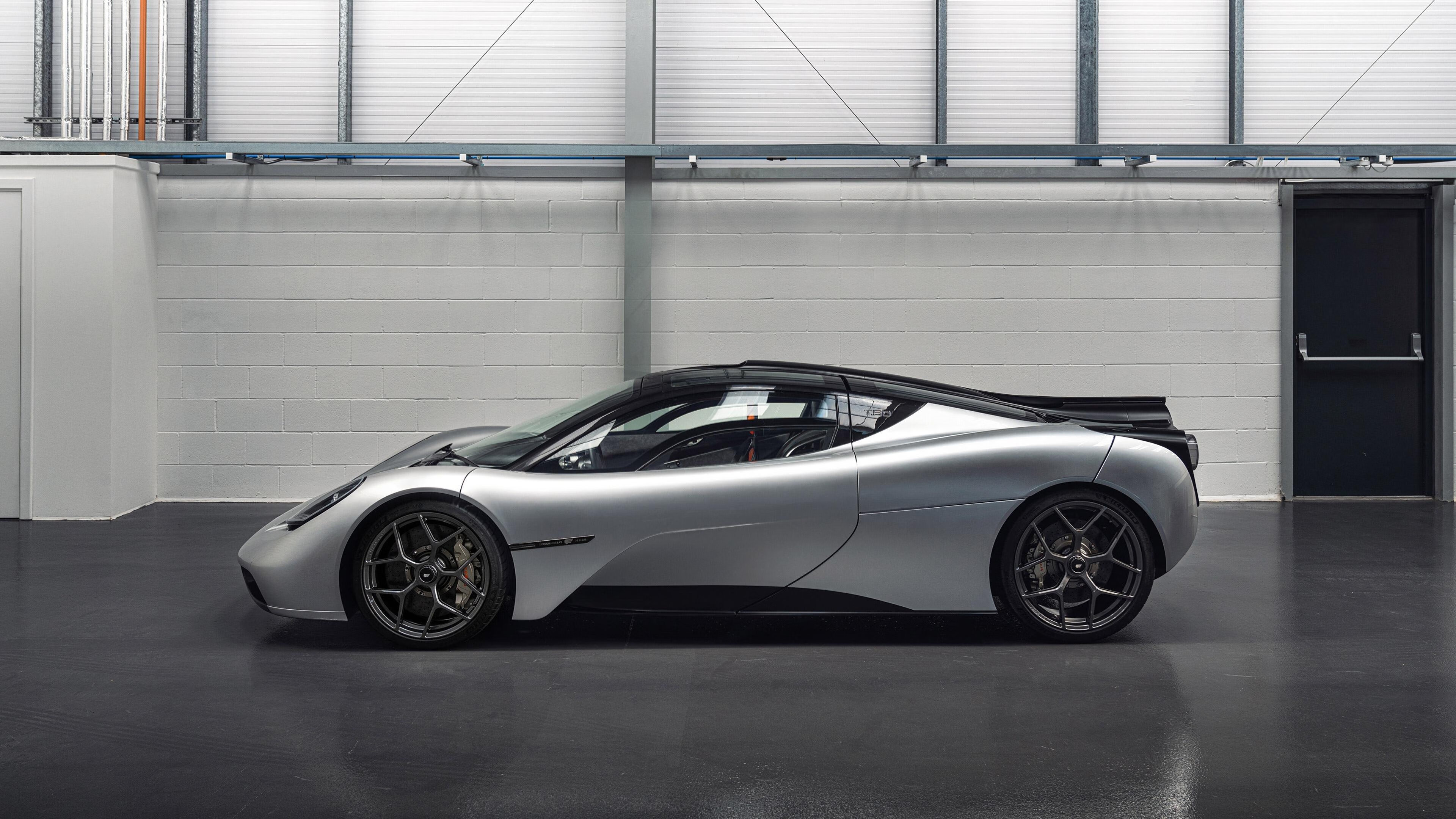 绿茵场上的海湾风暴，当基米希的传球撕开防线，乌拉圭如何踏平伊拉克铁壁